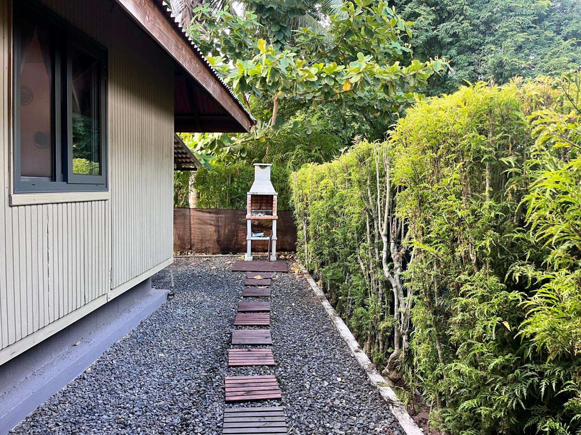 Faaora Lodge, Little Paradise Haapiti Exterior photo